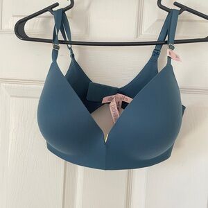 NWT Victoria's Secret Teal Smooth Molded T-Shirt Bra